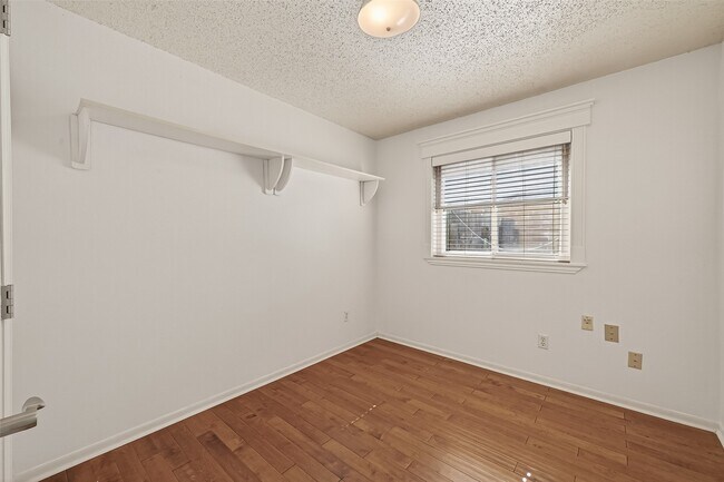 Building Photo - 2510 Old Fort Rd