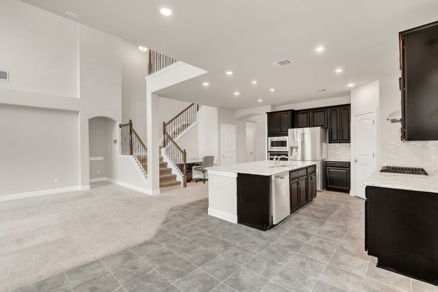 Building Photo - 5300 Cipriano Dr