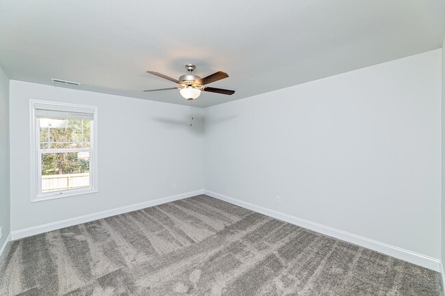 Building Photo - 587 Foothills St