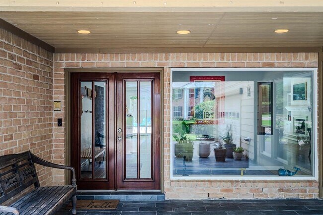 Building Photo - 1550 Wood Lodge Dr