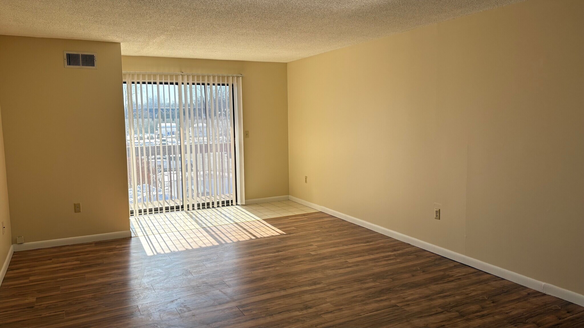 Building Photo - 2310 Harbor View Dr