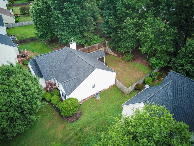 Building Photo - Spacious 4 BR, 2 BA Home On Quiet Cul de Sac, Private Fenced Backyard, Community Pool