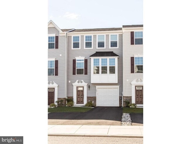 Primary Photo - 103 Tulip Ln