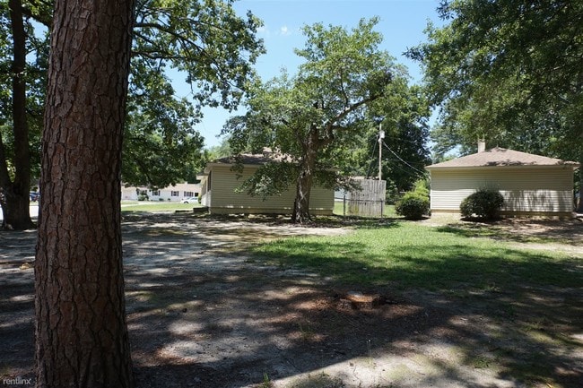 Building Photo - 722 Douglas St