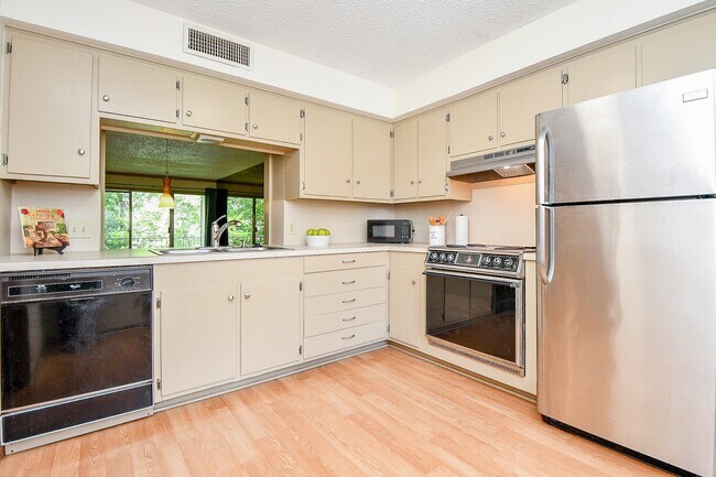 Building Photo - 6533 Bayou Glen Rd