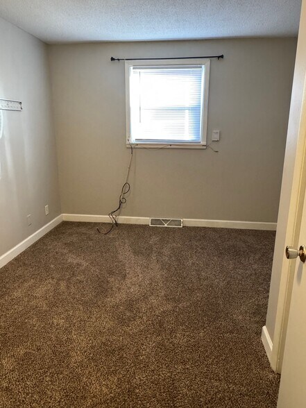 Building Photo - 932 Pius Ln