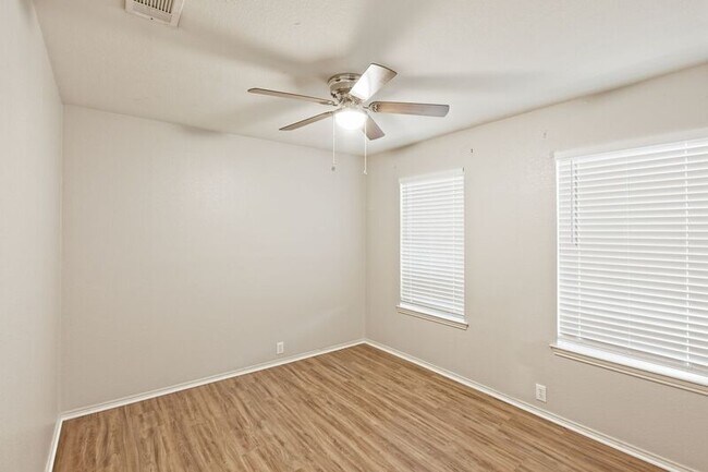 Building Photo - 2309 Mallard Dr