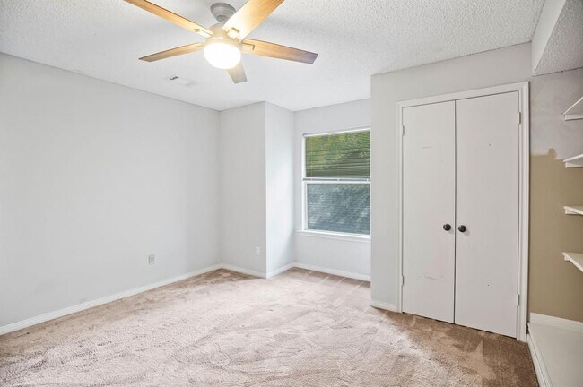 Building Photo - 22 S Rain Forest Ct