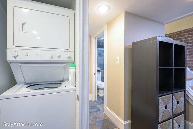 Building Photo - 2027 O Street NW Unit 1