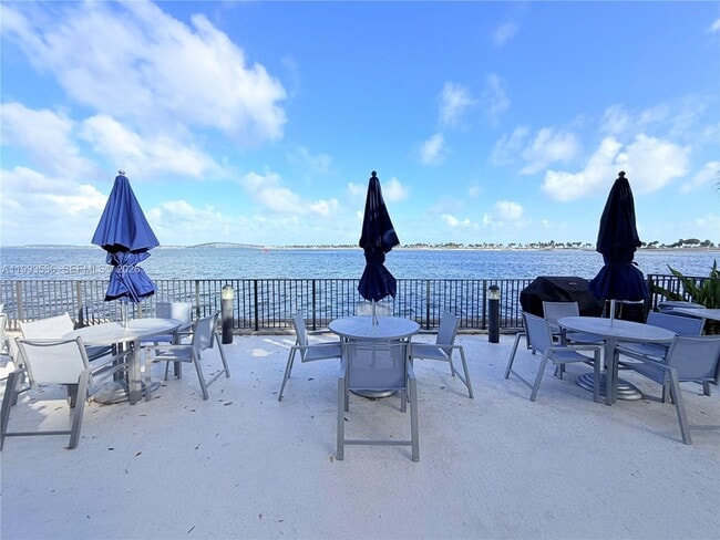 Building Photo - 2333 Brickell Ave