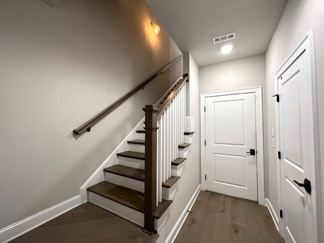 Building Photo - 4353 Parkside Pl