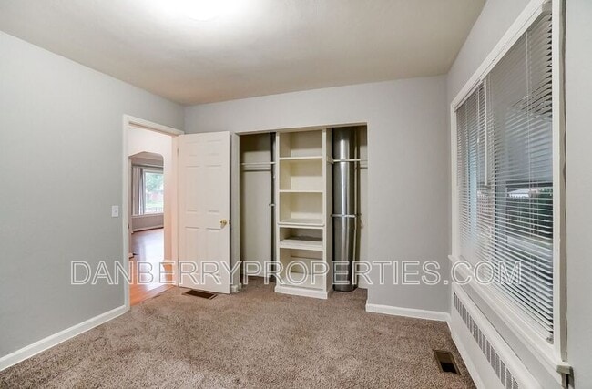 Building Photo - 915 Independence Rd