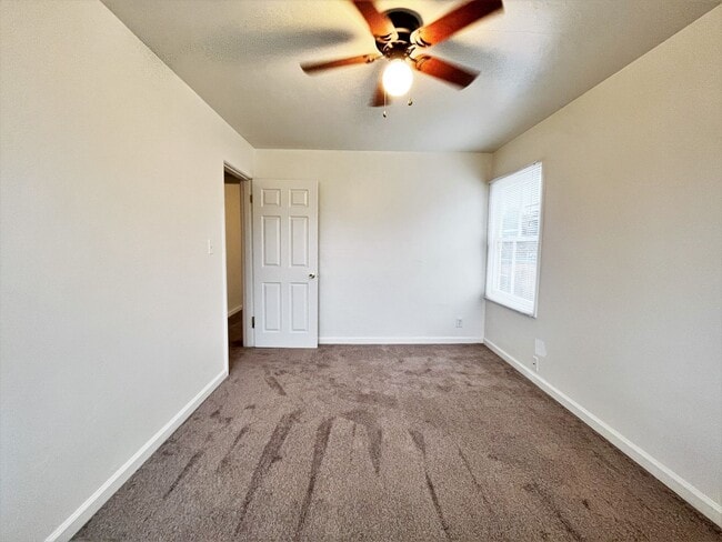Building Photo - Centrally located 3-bedroom house