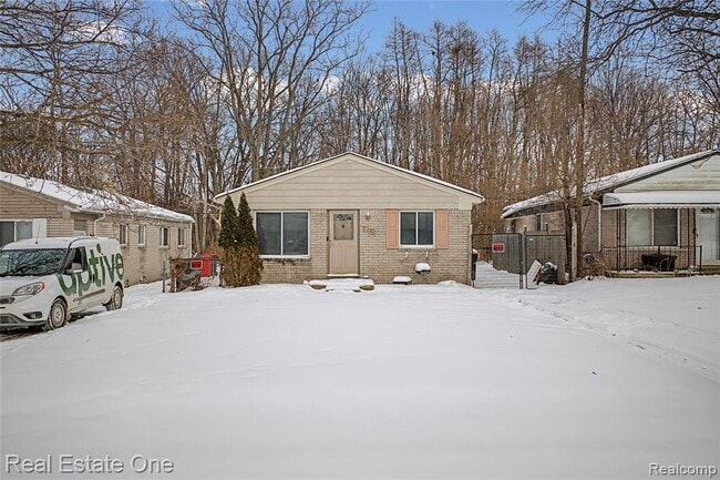 Building Photo - 21046 Wakedon St