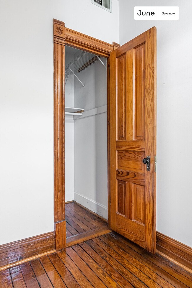 Building Photo - 3134 N Southport Ave