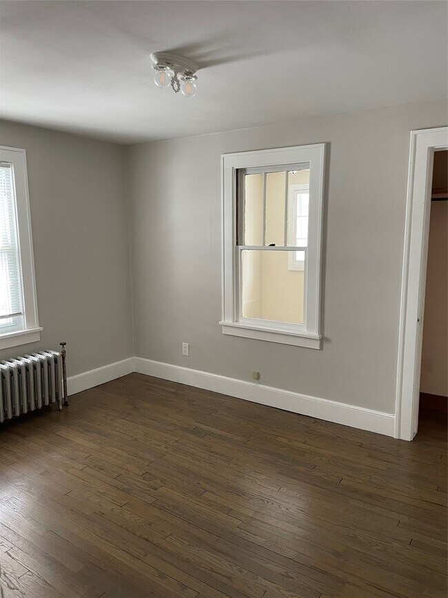 Building Photo - 408 Squires Ave