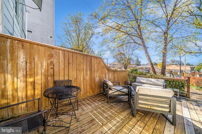 Building Photo - 313 N Market St