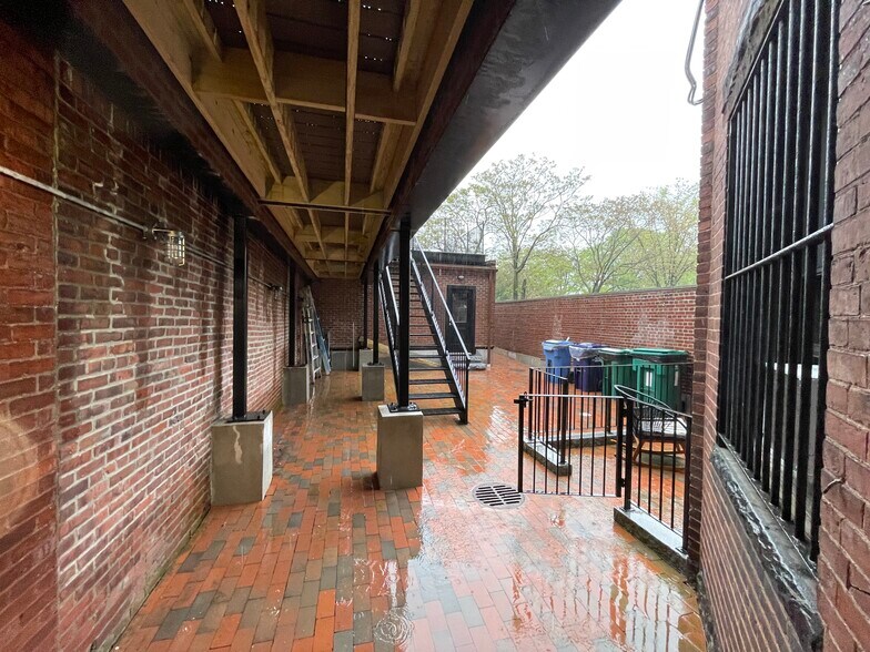 Building Photo - 456 Beacon St