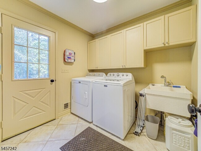 Building Photo - 152 Woolf Rd