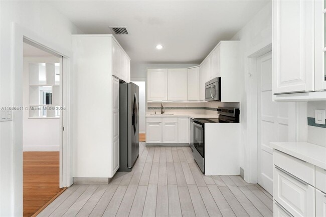 Building Photo - 4724 Orduna Dr