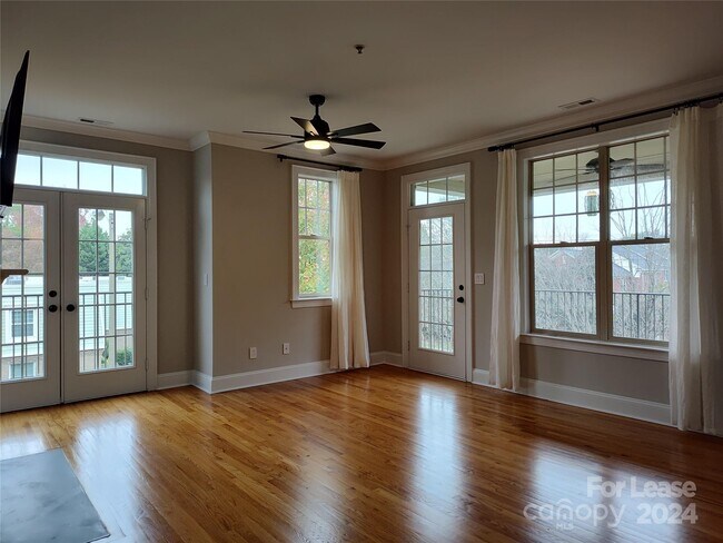 Building Photo - 1129 Park West Dr