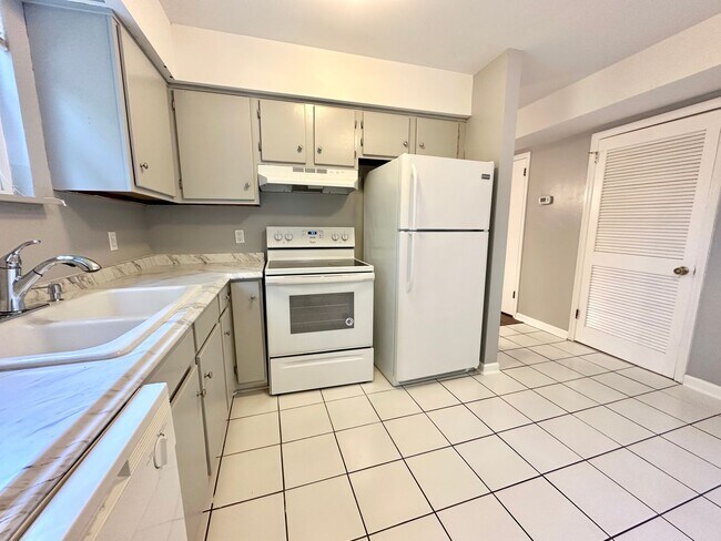 Building Photo - 7806 Sawyer Brown Rd