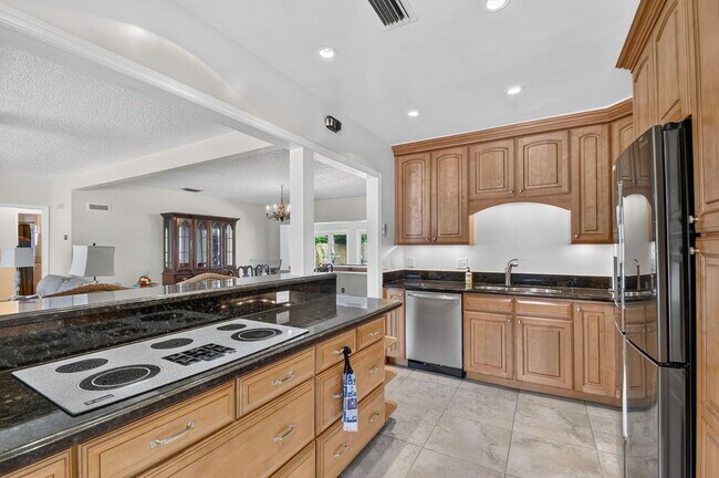 Building Photo - 111 Vassar Dr