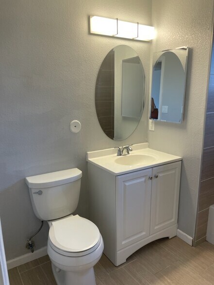 Bath - 350 N Silverbell Rd