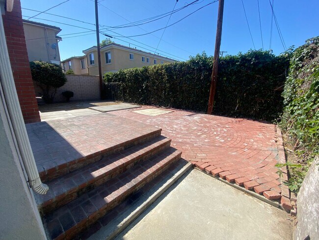 Building Photo - 3-Bed, 1-Bath Home, + Bonus Room/Office .....