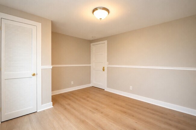Building Photo - 2757 School Dr