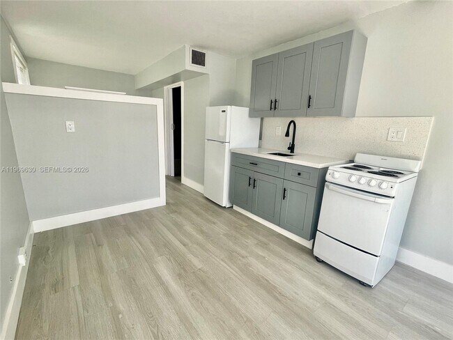 Building Photo - 134 Burgundy Dr