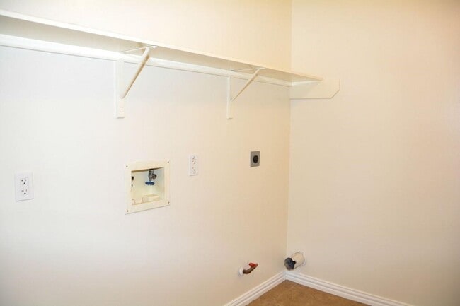 Building Photo - 8047 High Hollow Ln