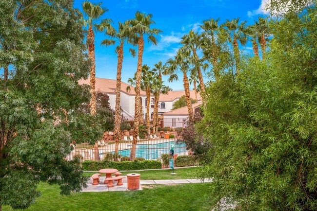 Building Photo - Mission Ridge Condos-Gorgeous 2nd Floor Un...