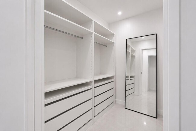 Building Photo - 6249 Bay Club Dr