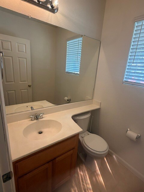 Building Photo - Gorgeous 3 Bedroom 2.5 Bathroom Plus Loft