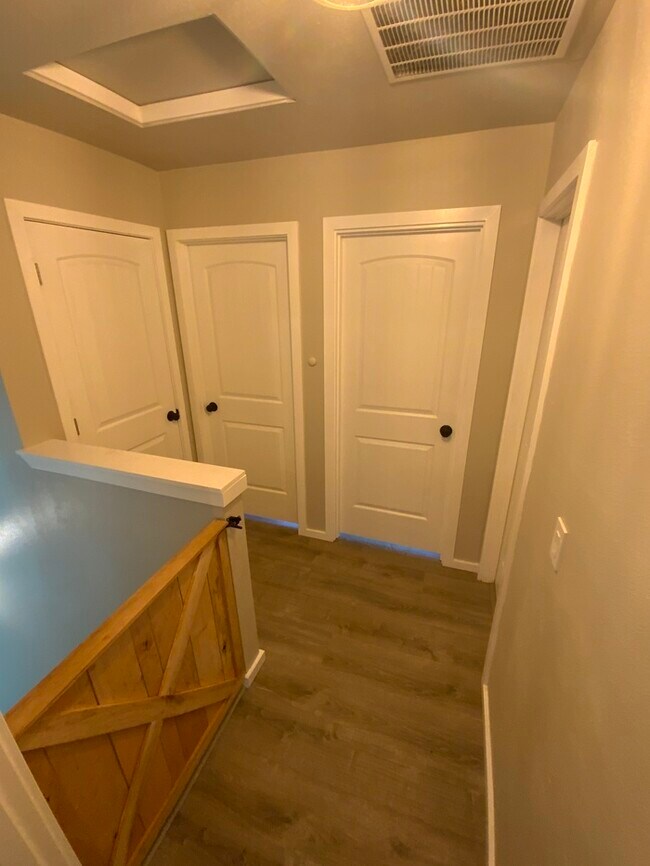 Building Photo - AVAILABLE NOW! Spanaway Home 3bdr & 2.5 bath 2 car garage & UPDATED FLOOR PLAN