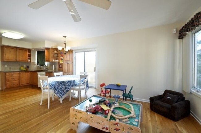 Building Photo - 228 Clarken Dr