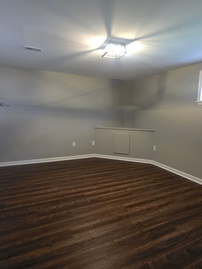 Building Photo - End Unit Townhouse in Brennan Estates- 2 B...