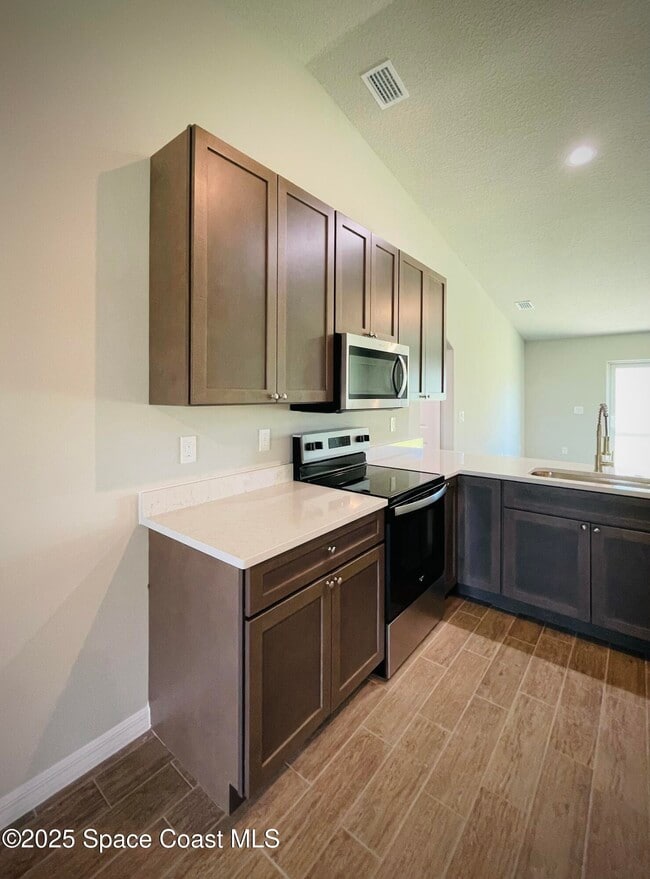 Building Photo - 1101 San Filippo Dr SE