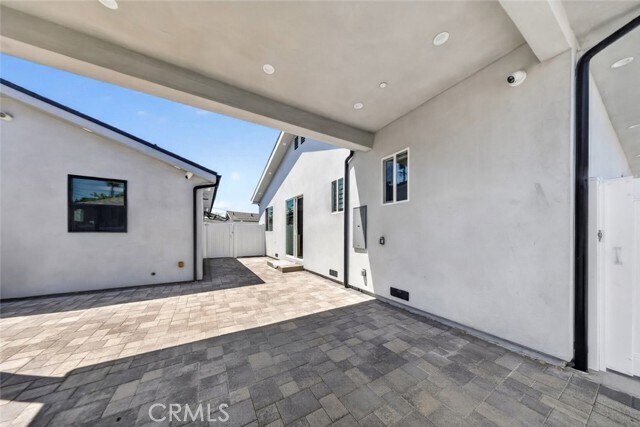 Building Photo - 8018 Shadyglade Ave