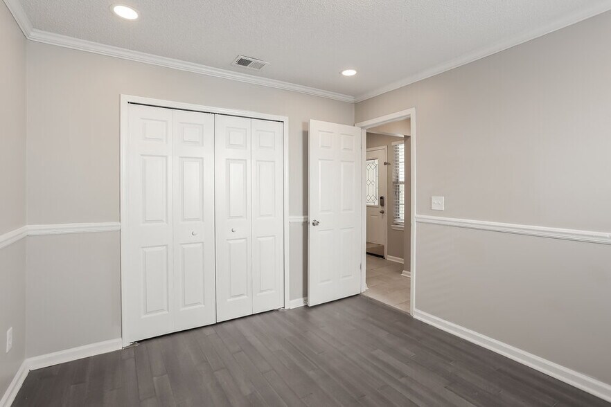 Building Photo - 7862 Aquarius Cir S