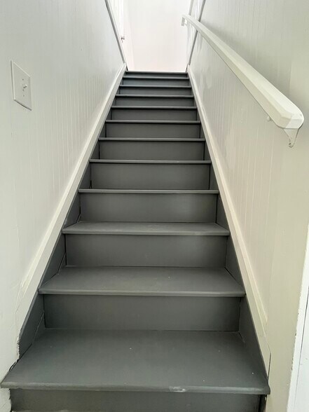 Building Photo - 335 1st St