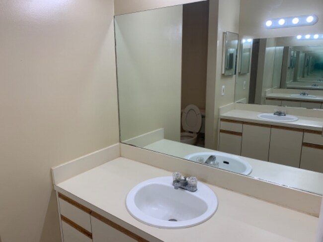 Building Photo - 6531 SE Federal Hwy