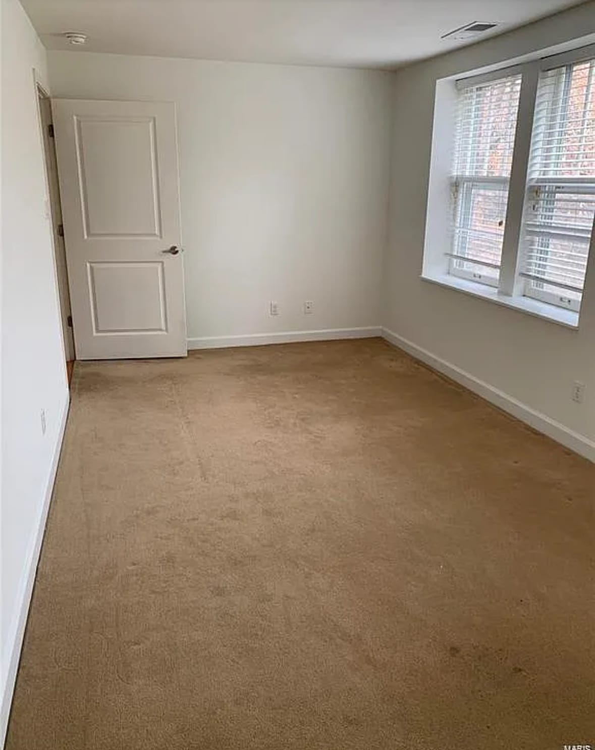 Spacious bedroom with walk-in closet - 5350 Pershing Ave