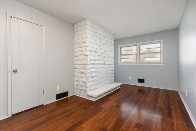 Building Photo - 1702 Bonnyville Blvd