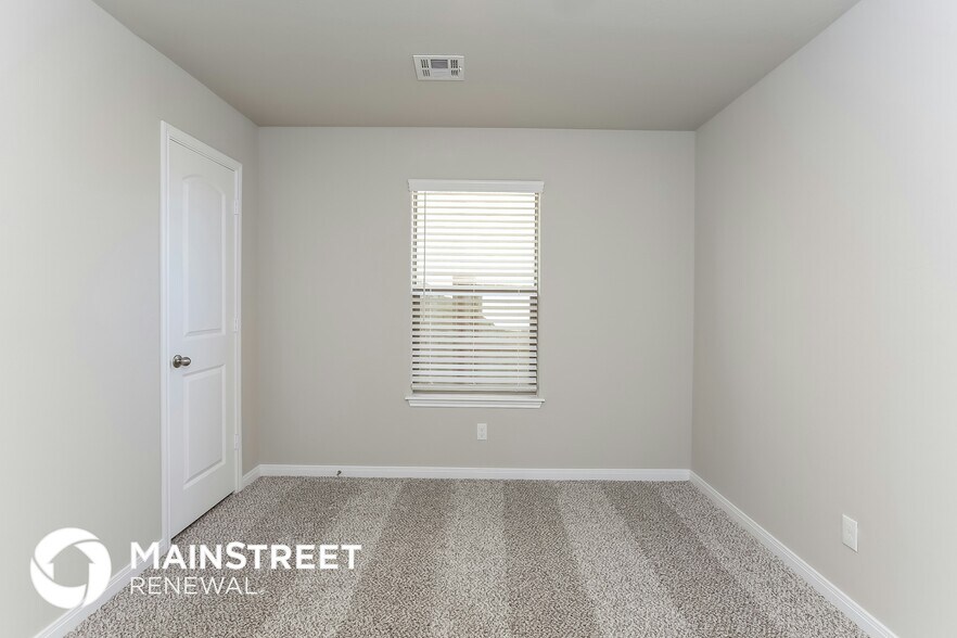 Building Photo - 1005 NW 5th St