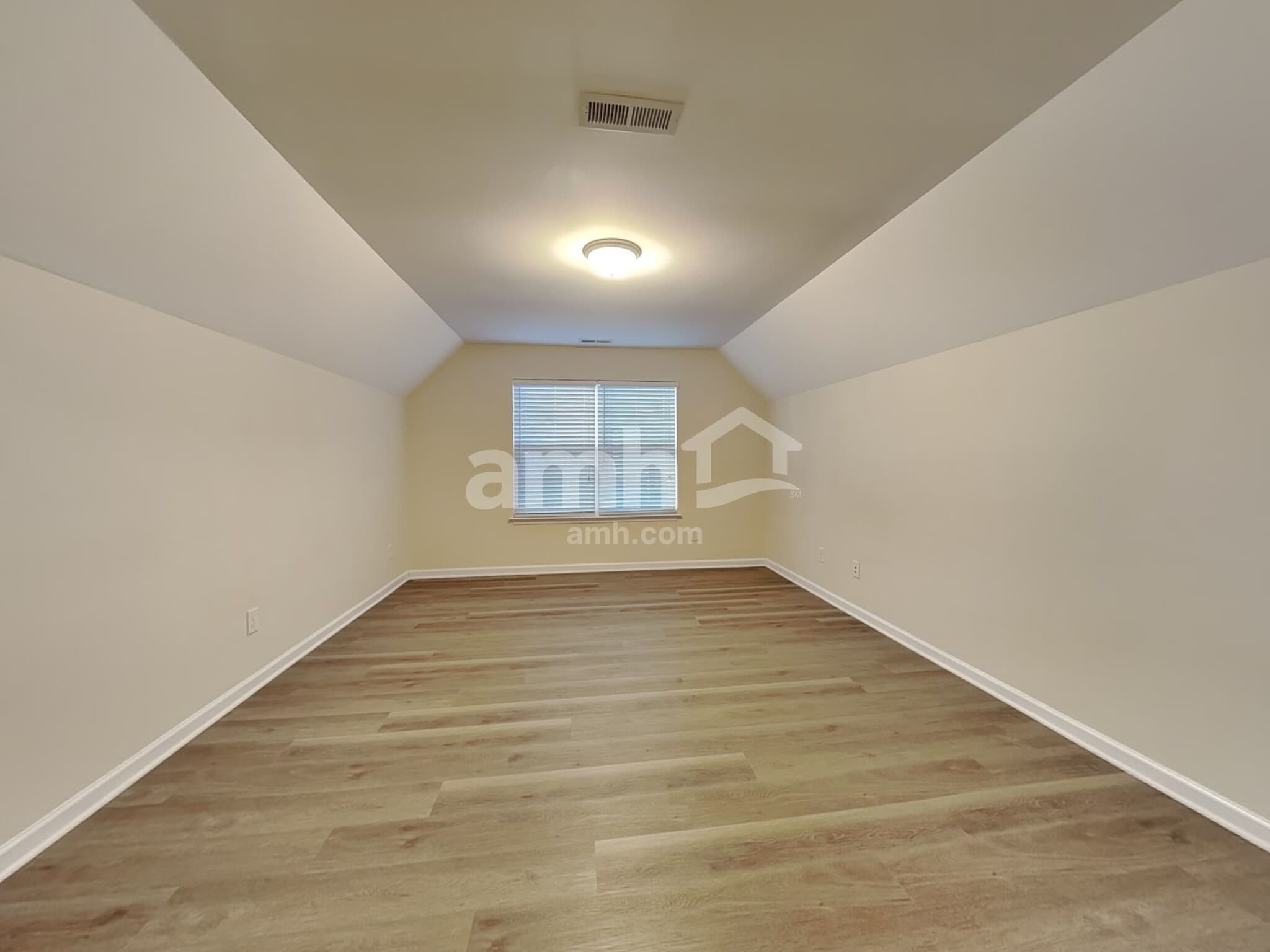 Building Photo - 2217 Magnolia Ct