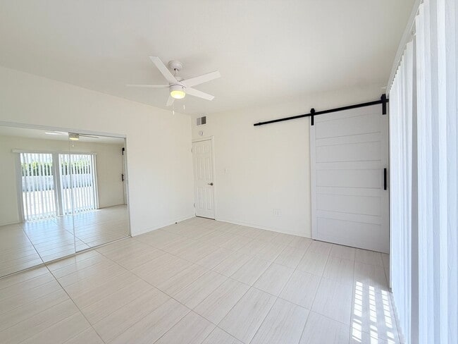 Building Photo - AVAILABLE NOW!! 3 BEDROOM 2 BATHROOM Home in Palm Desert!