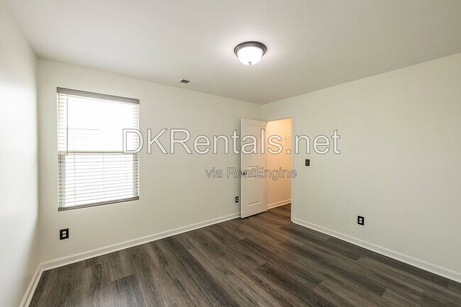 Building Photo - 126 Verona Dr NW