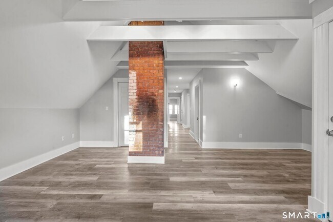 Building Photo - 548 Ferry St